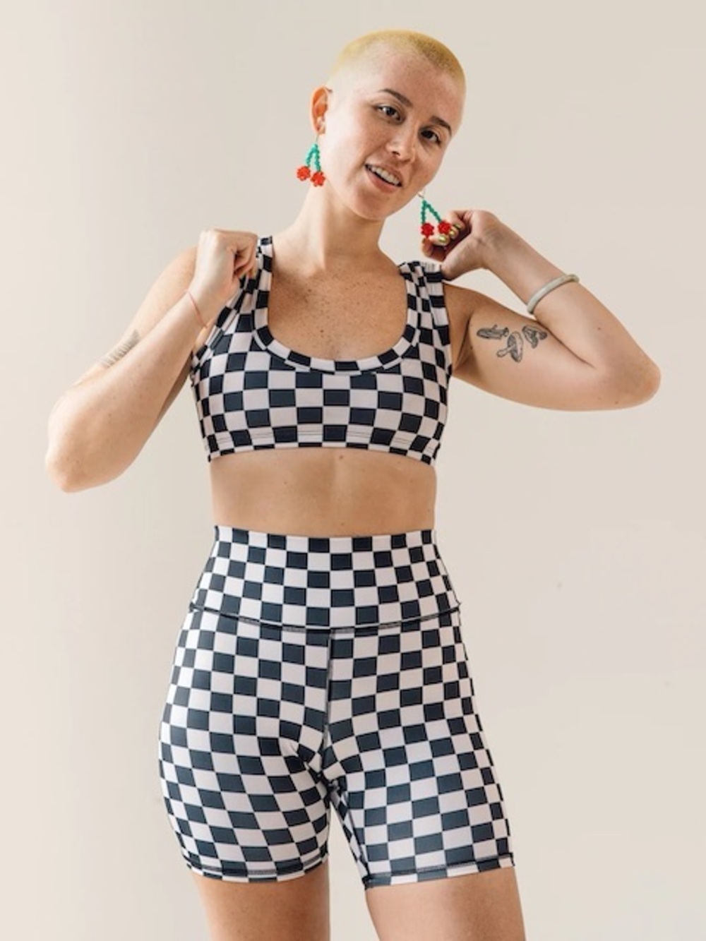 sustainable checkered Sports Bra & High-Waist Bike Shorts Set from nube